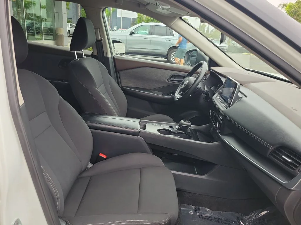 Used 2023 White Nissan S image 19