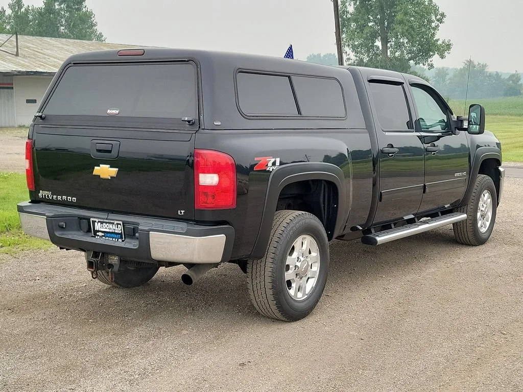 Used 2013 BLACK Chevrolet LT image 3