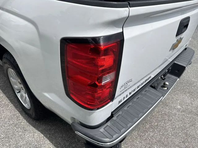 Used 2018 White Chevrolet LT image 33