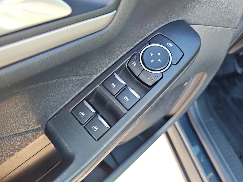 Used 2022 Blue Ford SEL image 11