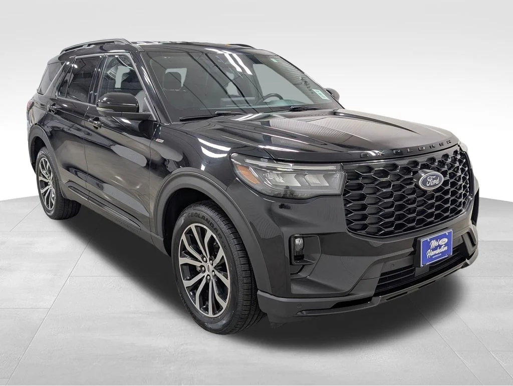 Certified Used 2025 Agate Black Metallic Ford ST-Line image 18
