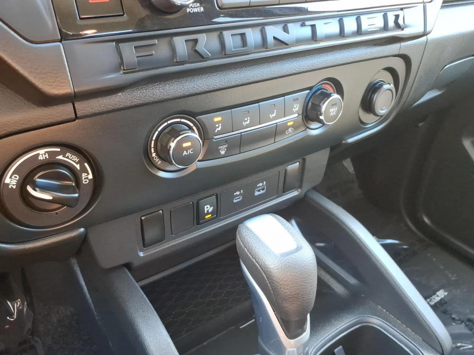 Used 2026 Glacier White Nissan S image 18