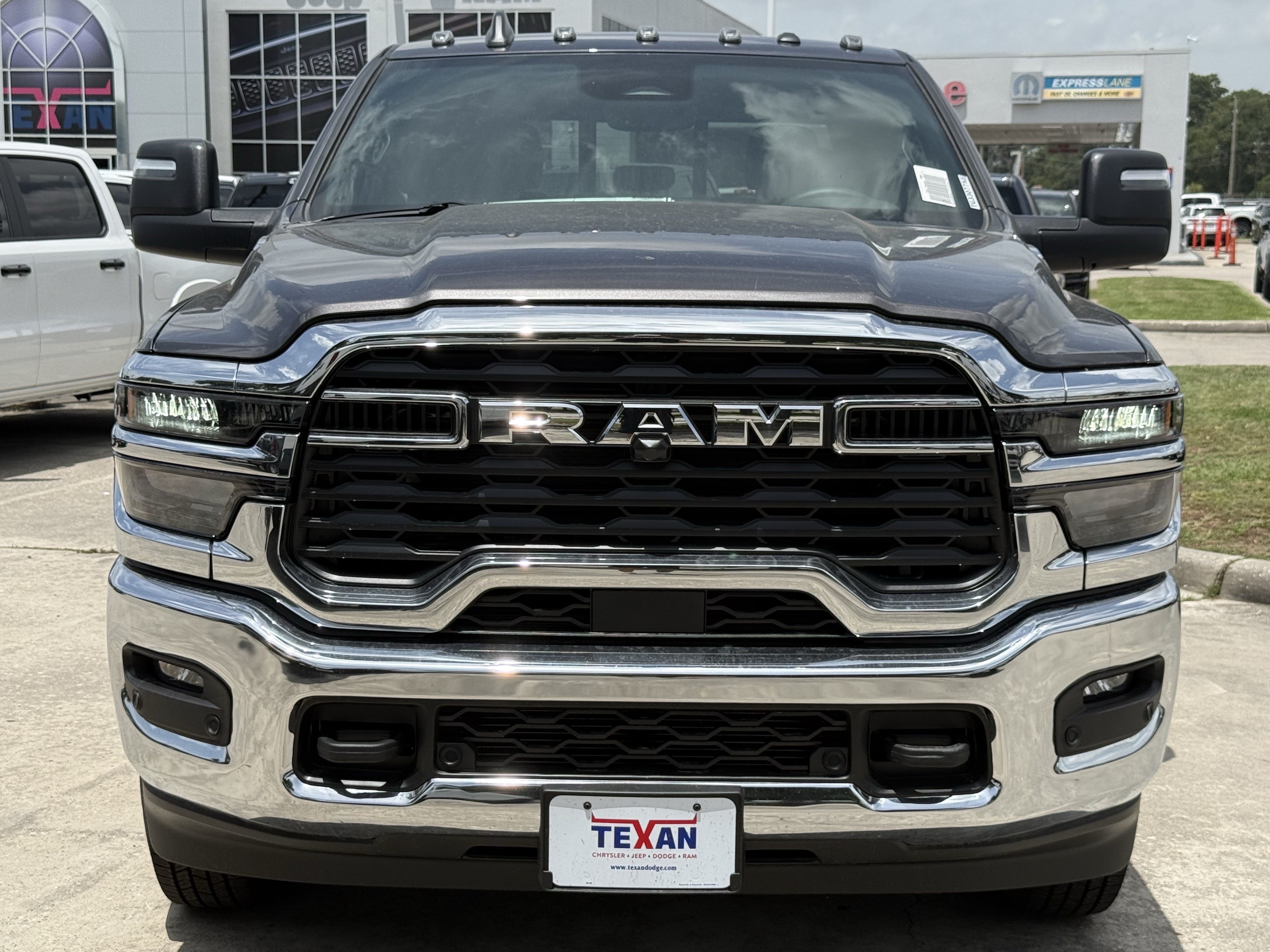 New 2026 Granite Crystal Metallic Clear-Coat Exterior Paint RAM Tradesman image 6
