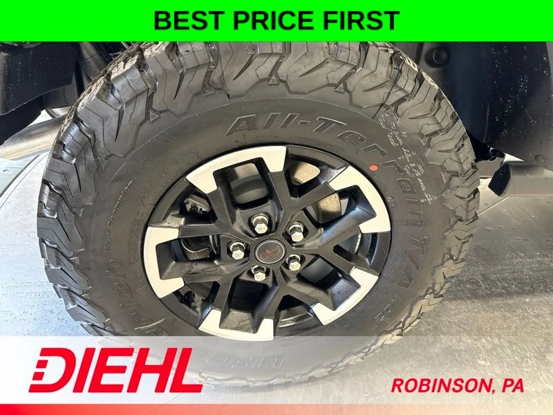 New 2026 Bright White Clear-Coat Exterior Paint Jeep Rubicon image 8