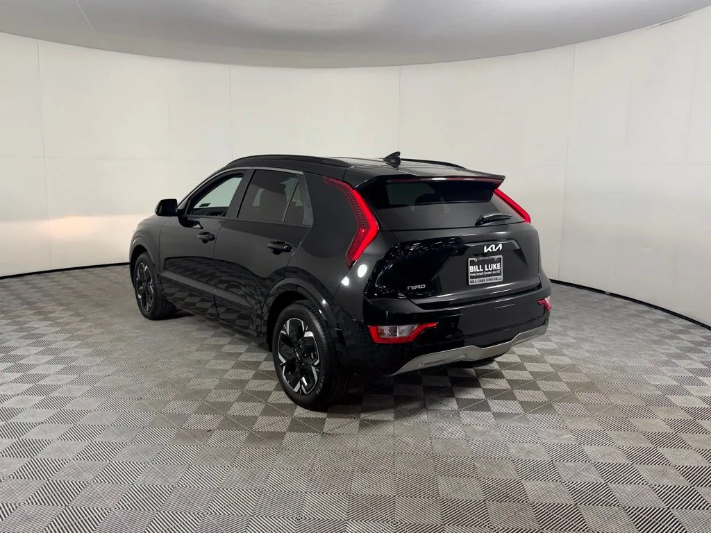 Used 2025 Black Kia Wind image 10
