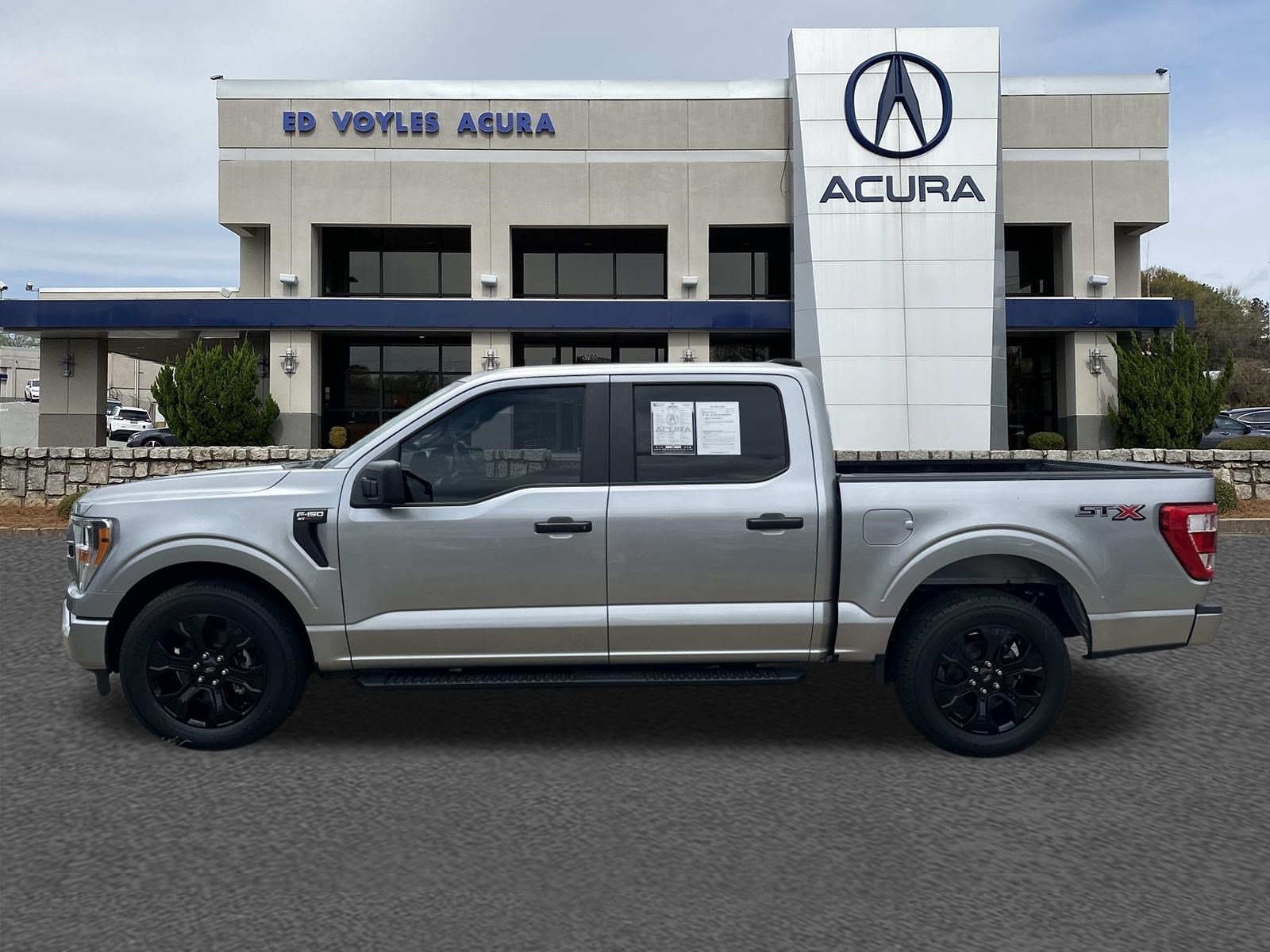 Used 2021 Iconic Silver Metallic Ford XL image 8