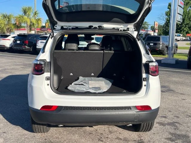 New 2026 Bright White Clearcoat Jeep Latitude image 16