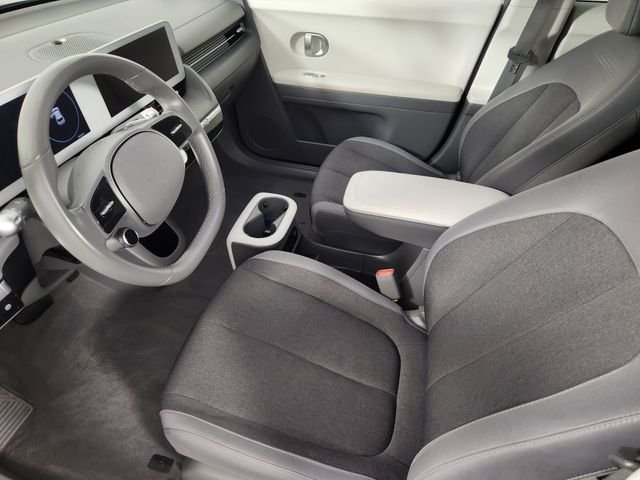 Used 2024 Black Hyundai SE image 11