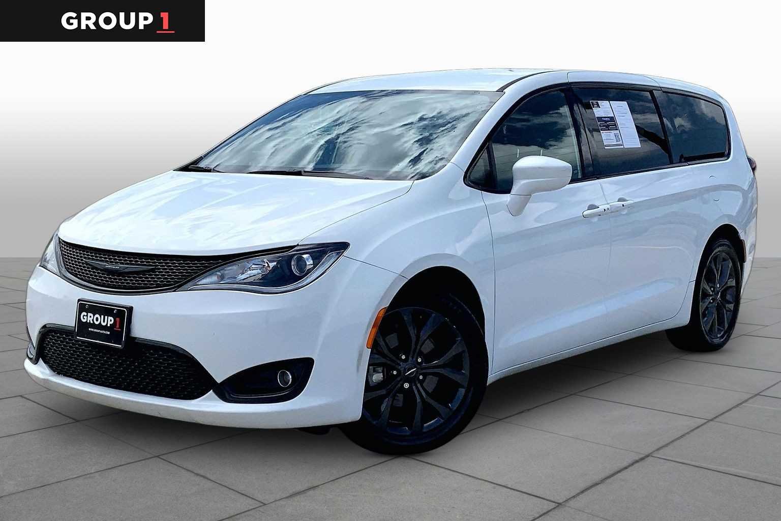 2018 Chrysler Pacifica Touring Plus's photo