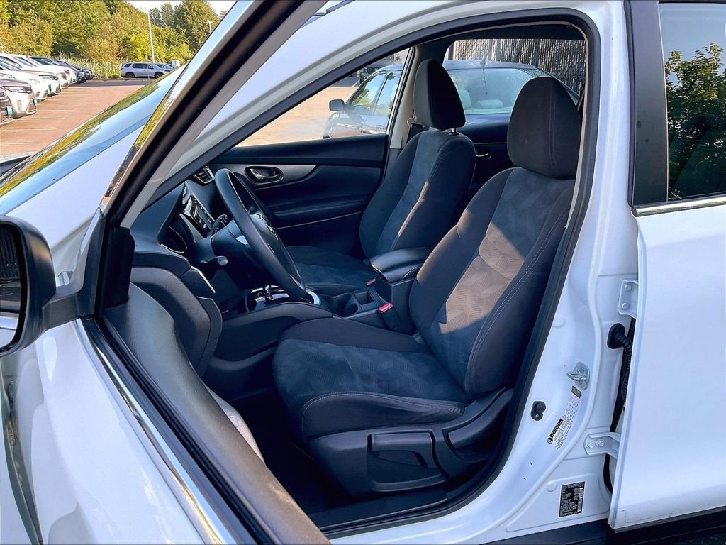 Used 2015 Glacier White Nissan S image 10