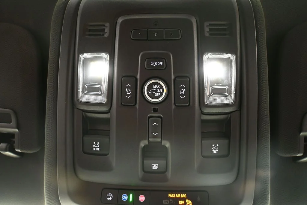 Used 2021 White Chevrolet High Country image 38