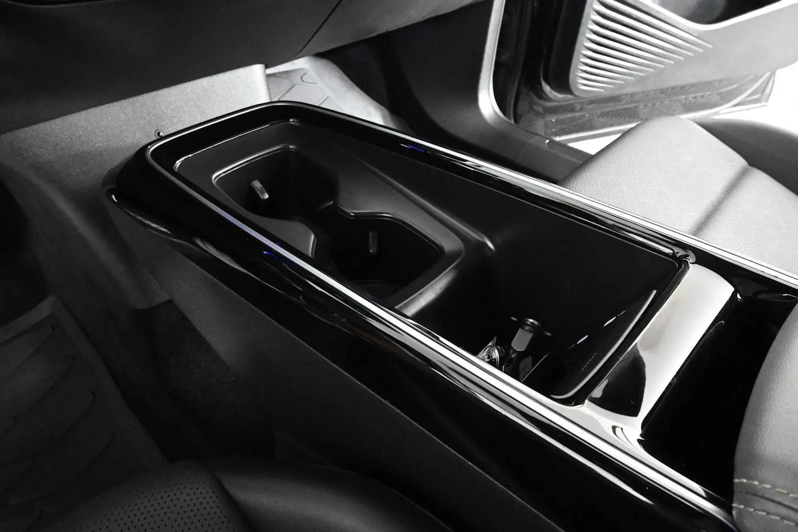 Certified Used 2024 Deep Black Pearl Volkswagen S image 33
