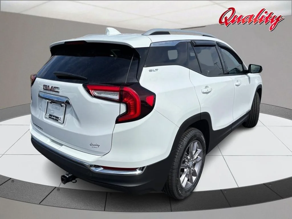 Used 2024 Summit White GMC SLT image 3