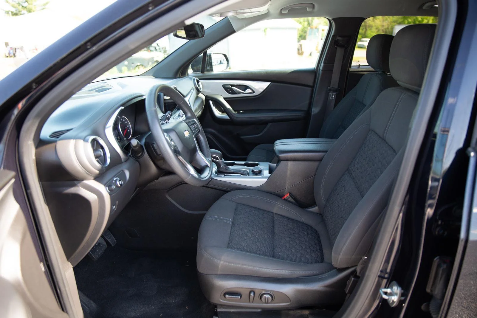 Used 2021 Midnight Blue Metallic Chevrolet 2LT image 21