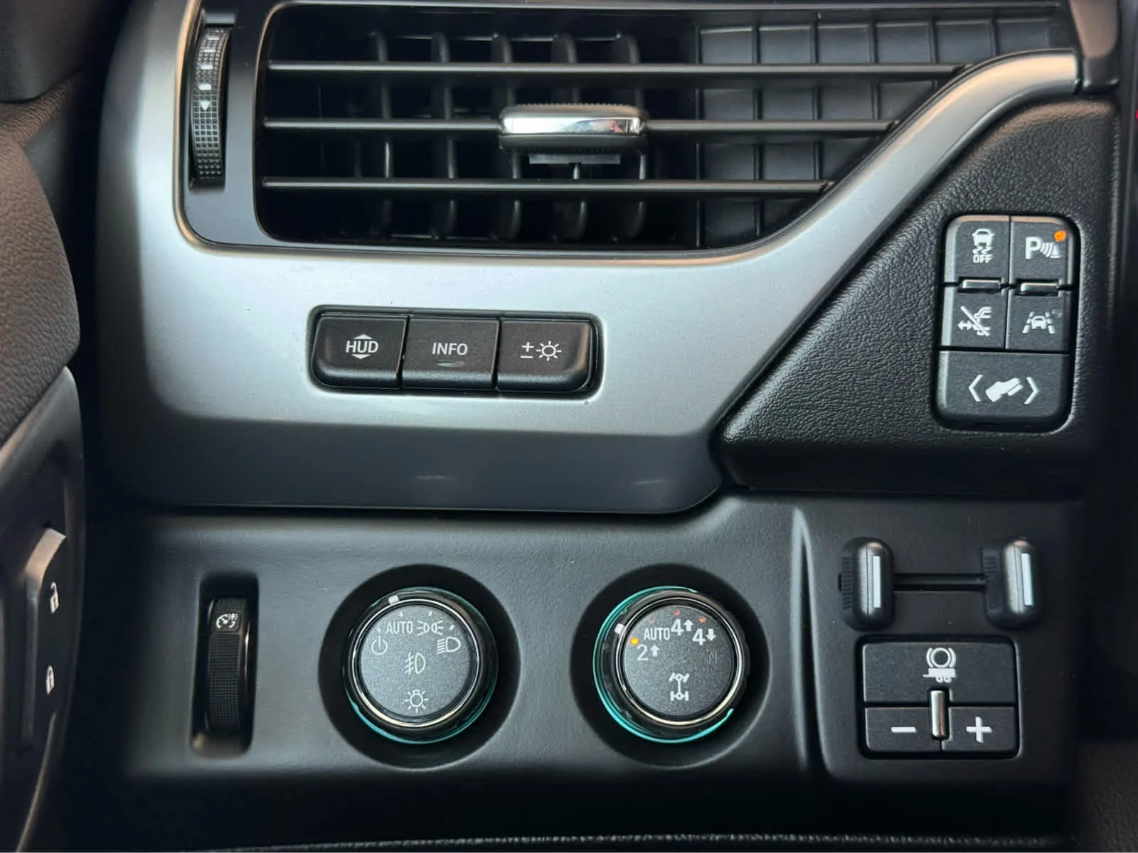 Certified Used 2020 BLACK Chevrolet Premier image 17