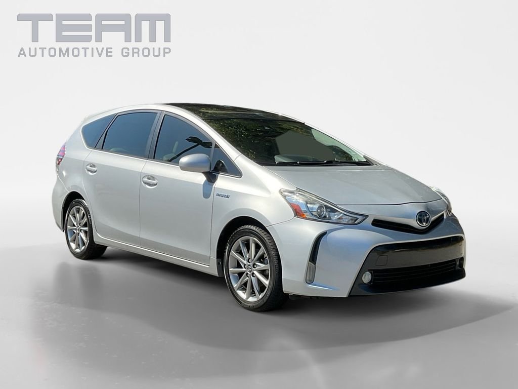 2015 Toyota Prius v Five's photo