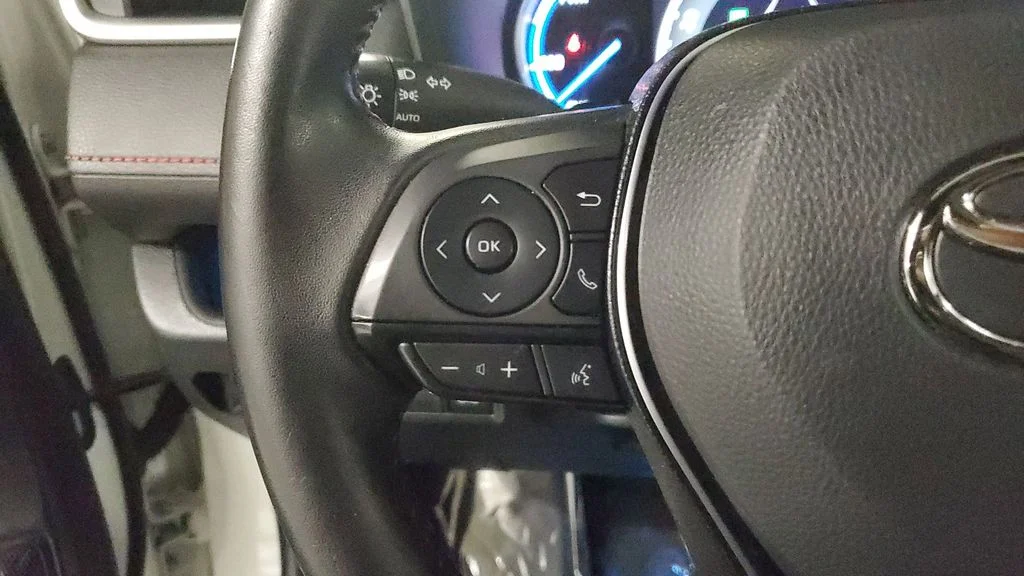 Used 2022 White Toyota XSE image 31