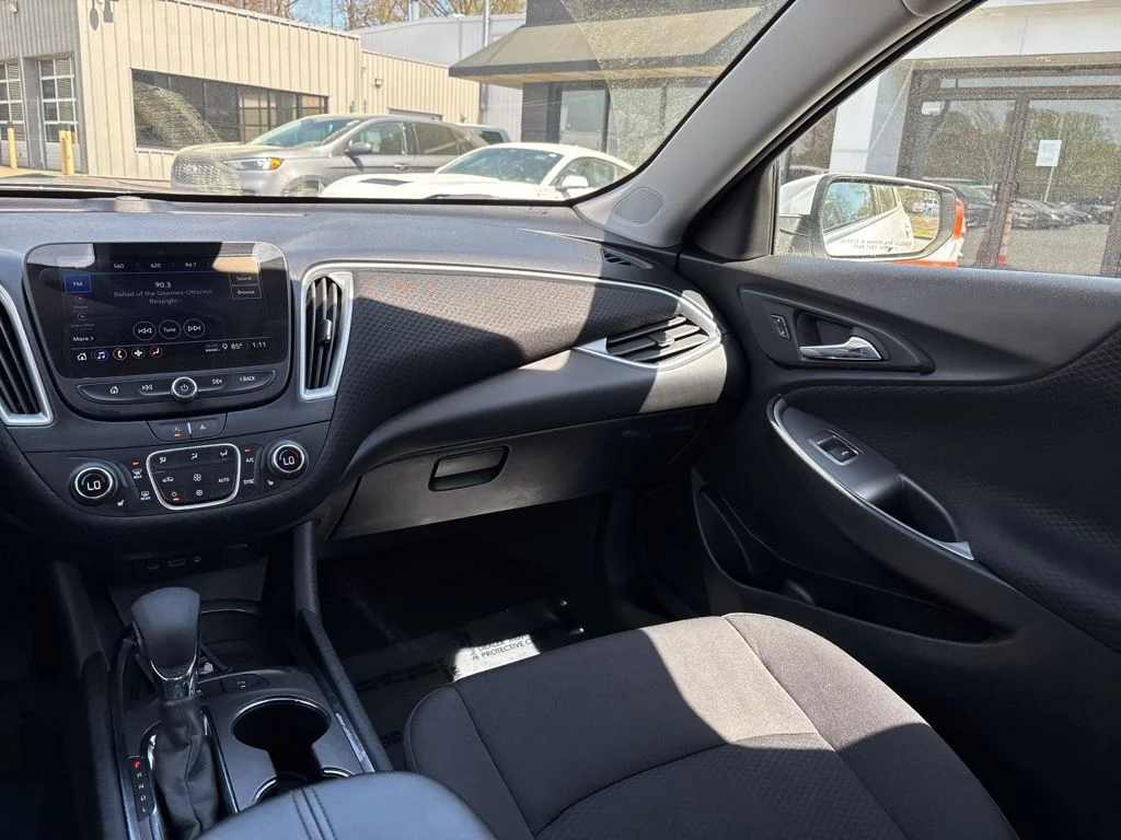 Used 2024 White Chevrolet LT image 11
