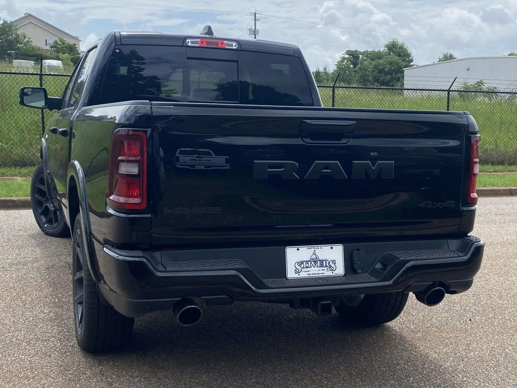 New 2026 Diamond Black Crystal Pearl-Coat Exterior Paint RAM Laramie image 4