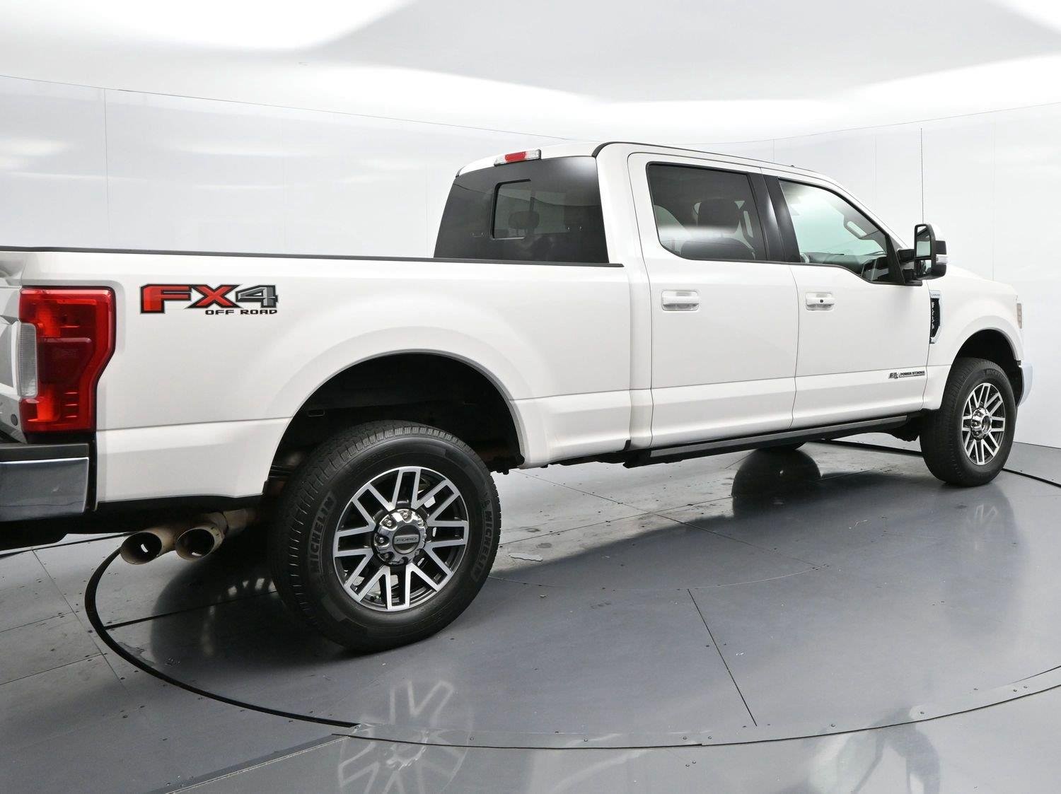 Used 2019 White Platinum Metallic Tri-Coat Ford Lariat image 7