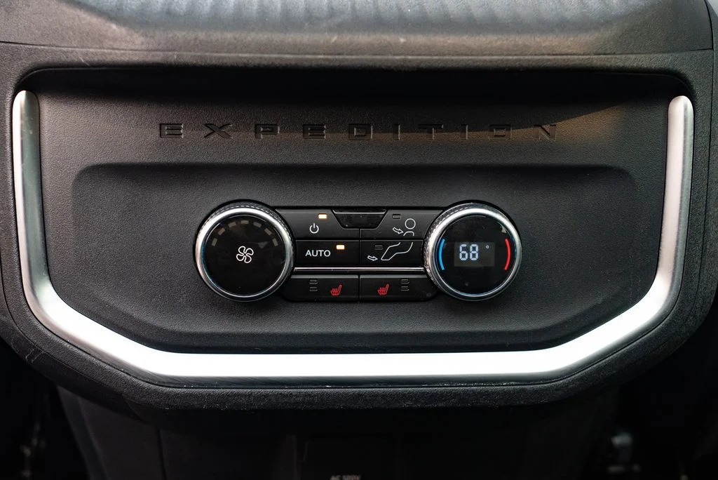 Used 2025 Black Ford Platinum image 9