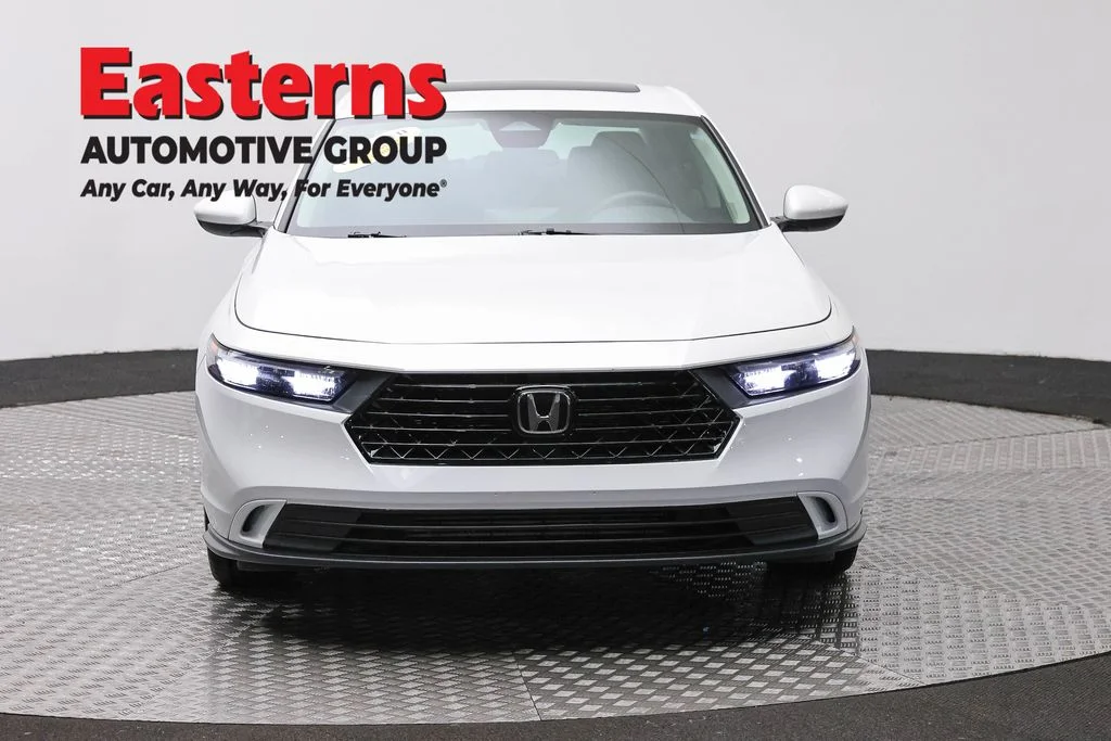 Used 2023 White Honda EX image 2