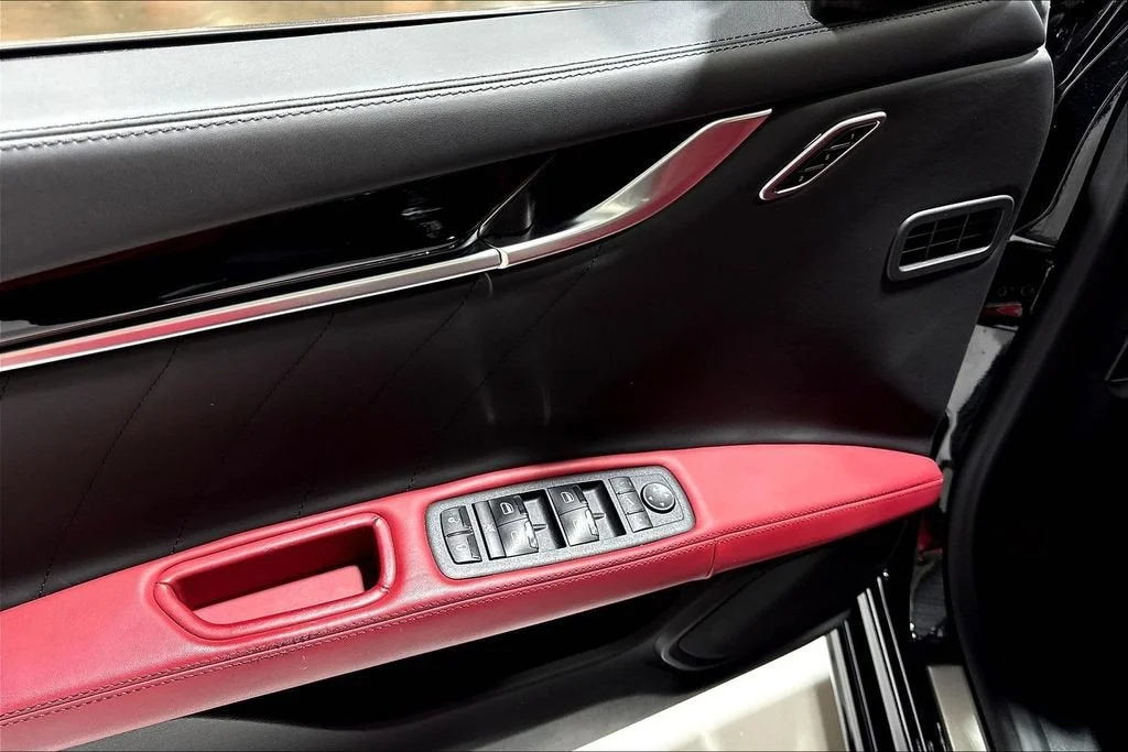 Used 2023 Nero Ribelle Metallic Maserati Modena image 36