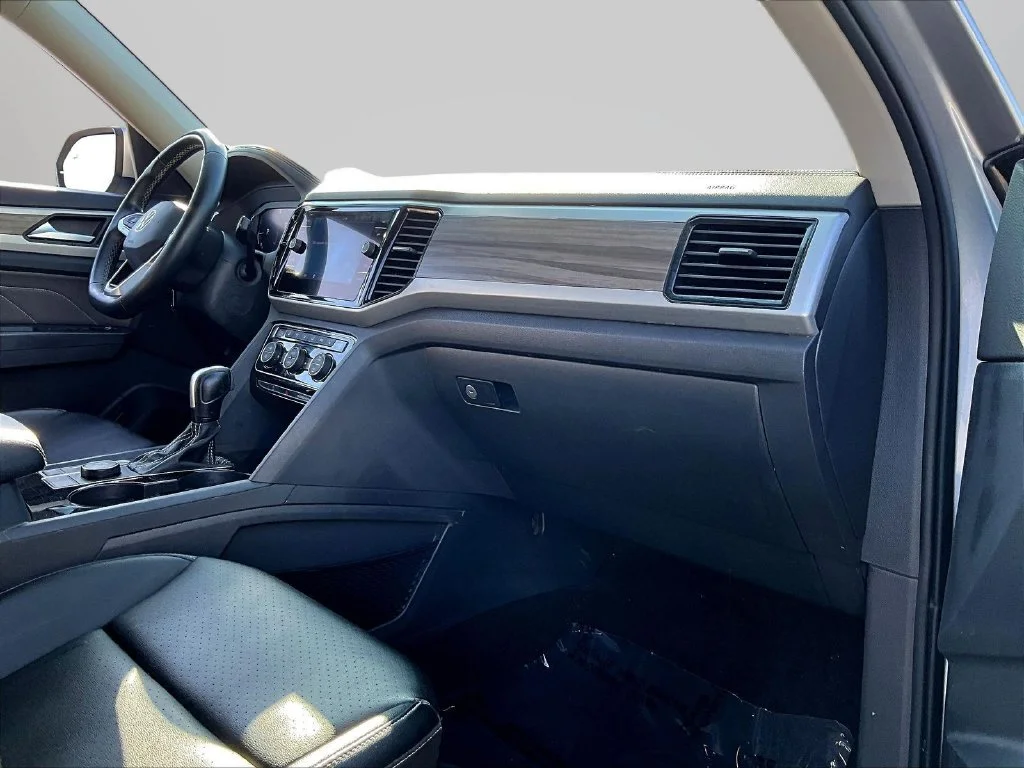Used 2021 Silver Volkswagen SEL image 30