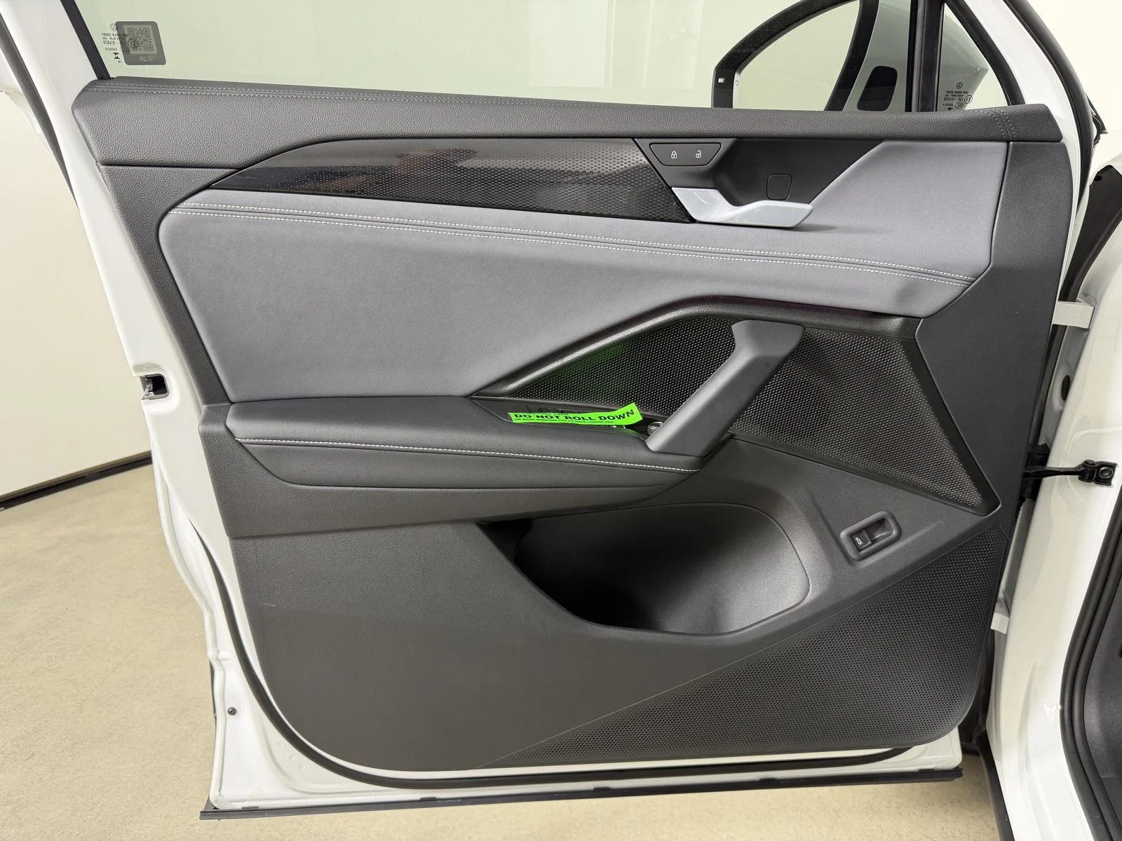 New 2026 Pure White Volkswagen SE image 10
