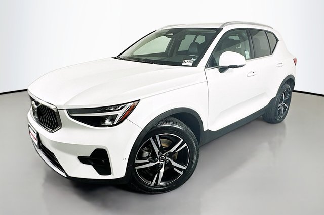 2023 Volvo XC40 Plus Bright Theme
