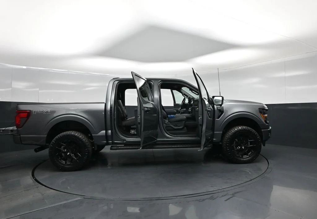 New 2026 Carbonized Gray Metallic Ford XLT image 4