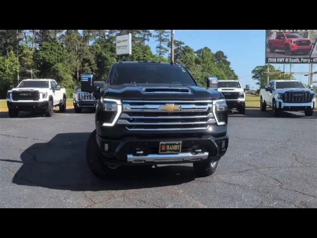 Used 2025 Black Chevrolet High Country image 3