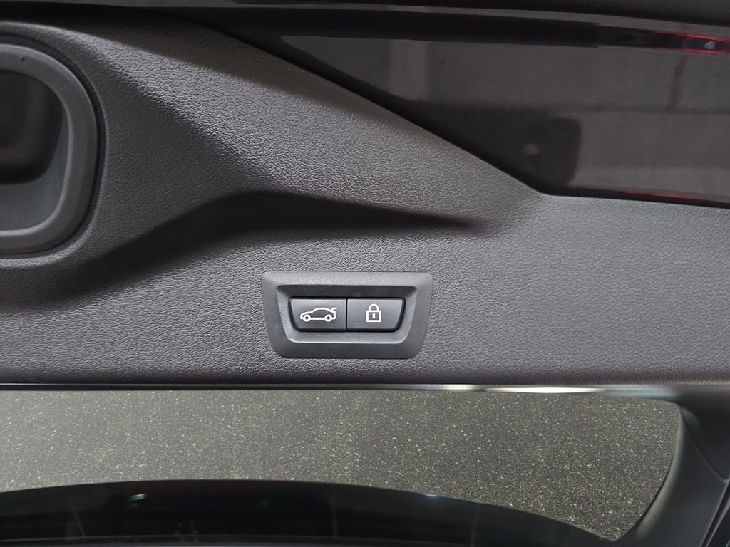 Used 2020 Dark Graphite Metallic BMW sDrive40i image 31