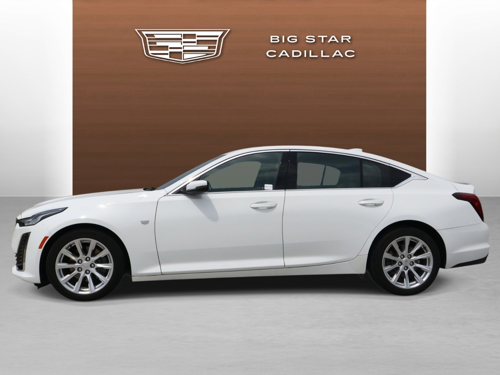 2023 Cadillac CT5 Luxury - Photo 2