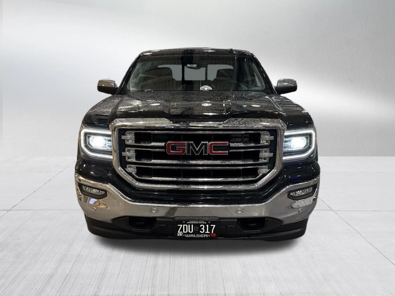 Used 2018 GMC Sierra 1500 SLT with VIN 3GTU2NEJ0JG522165 for sale in Brooklyn Center, Minnesota