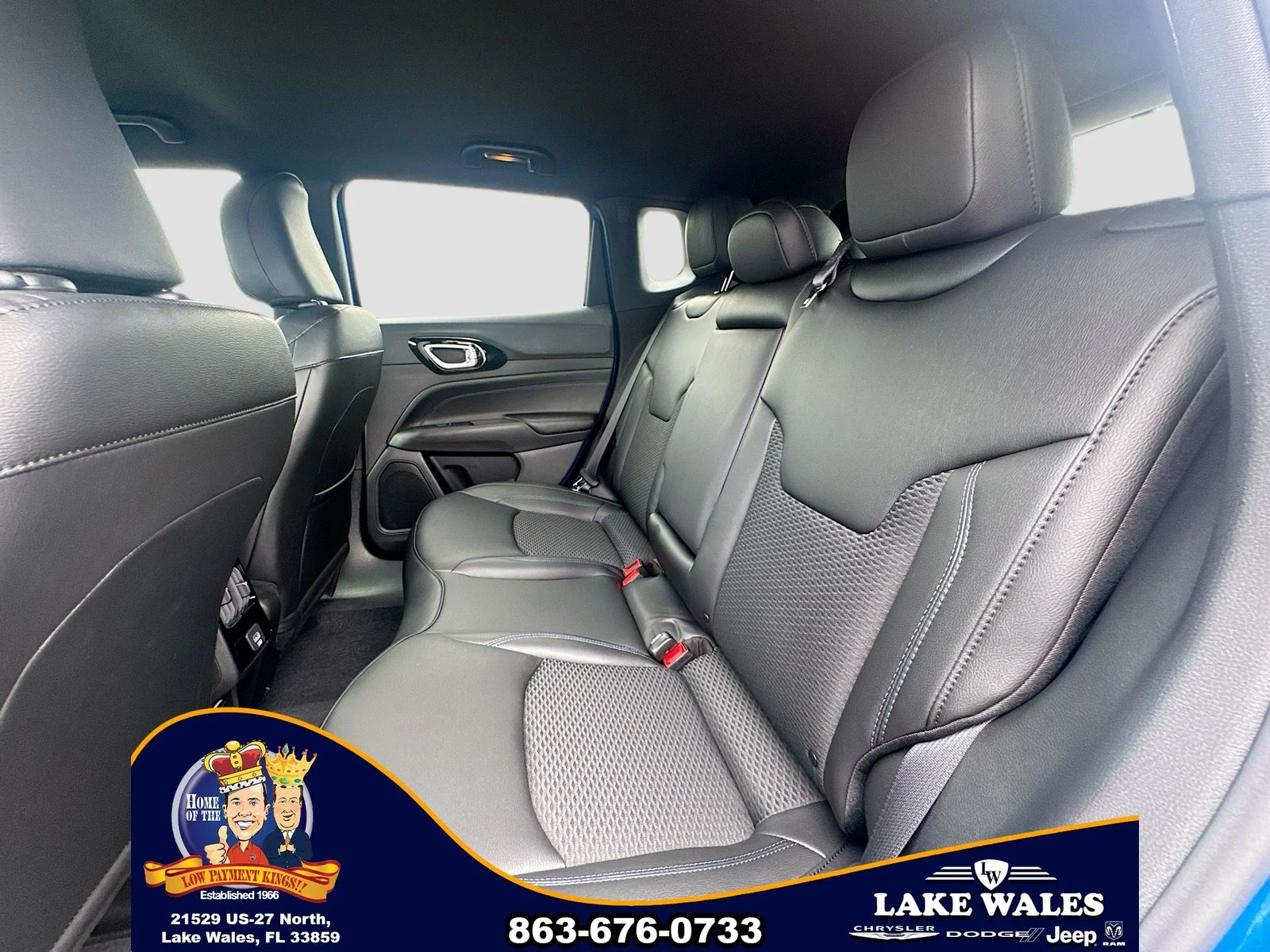 New 2026 Hydro Blue Pearl-Coat Exterior Paint Jeep Latitude image 22