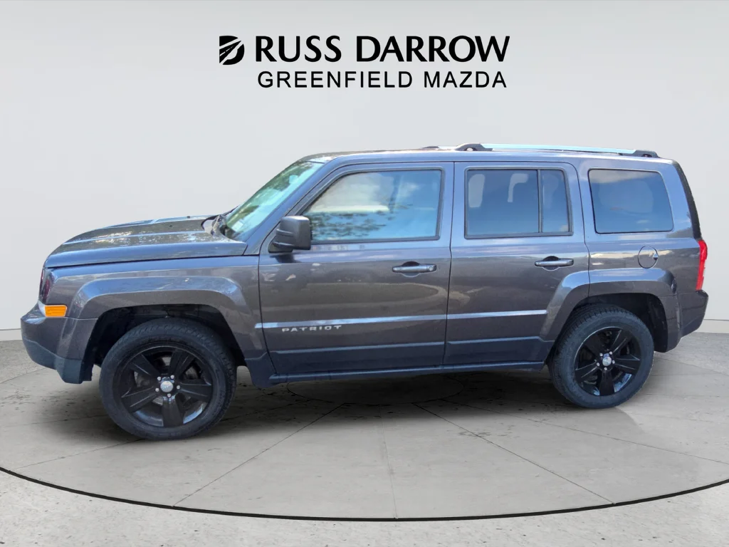 Used 2016 Gray Jeep Latitude image 2