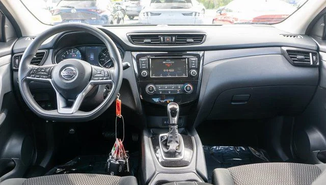 Used 2022 Red Nissan S image 14