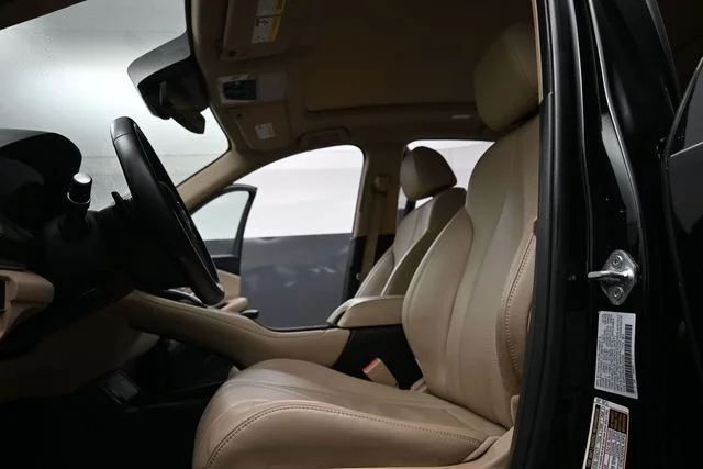 Used 2023  Acura Technology Package image 17
