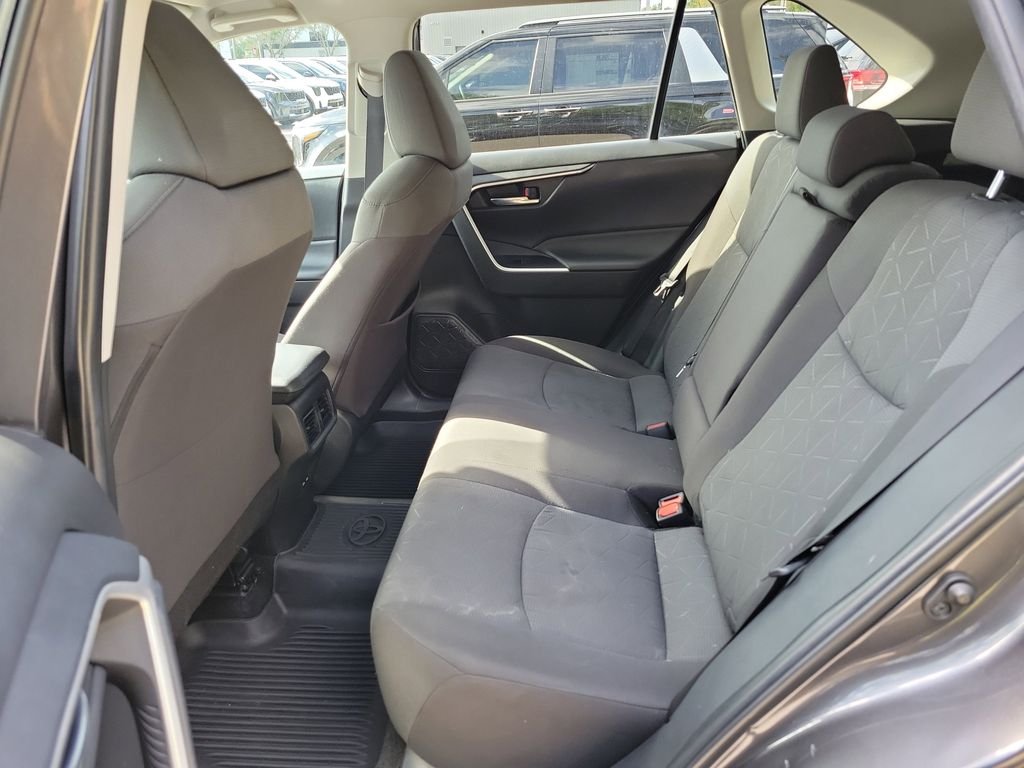 2022 Toyota RAV4 XLE - Photo 15
