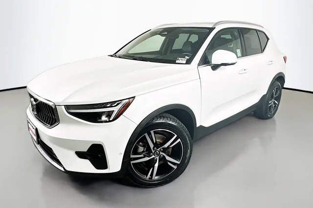 2023 Volvo XC40 Plus Bright Theme