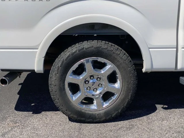 Used 2013 White Ford Lariat image 3
