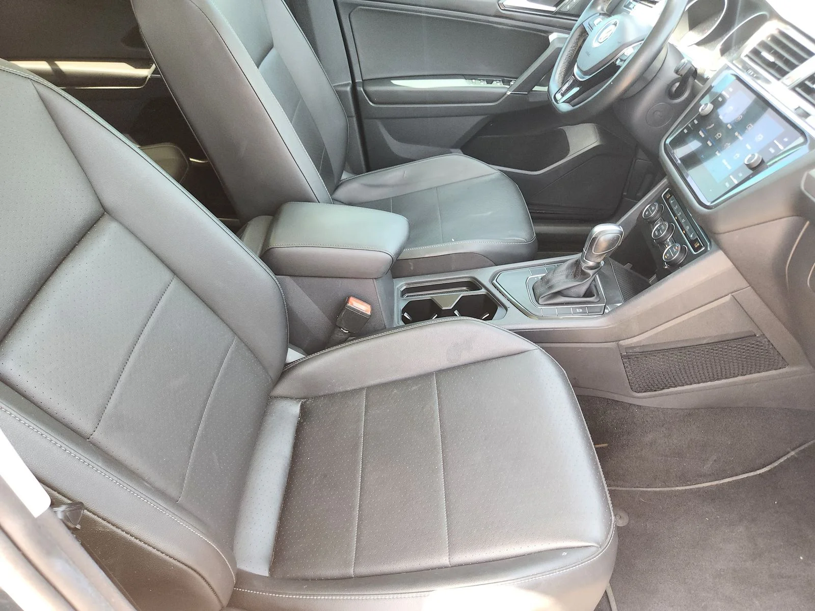 Used 2018 Green Volkswagen 2.0T SE image 13