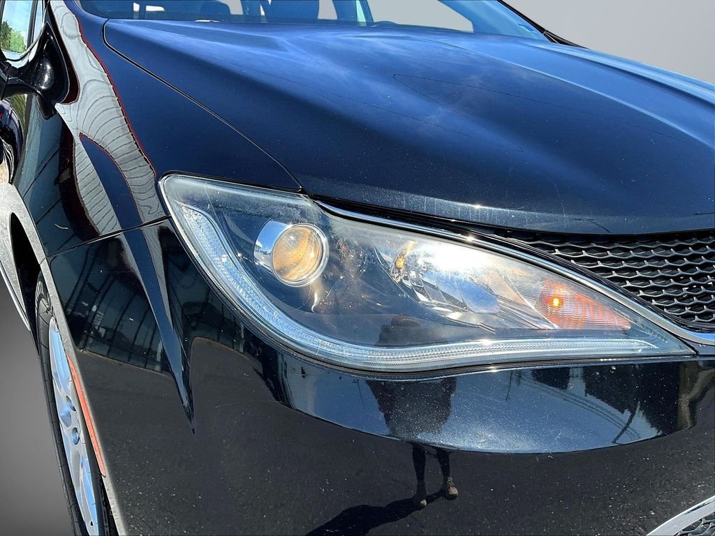 Used 2020 Black Chrysler Touring L image 33