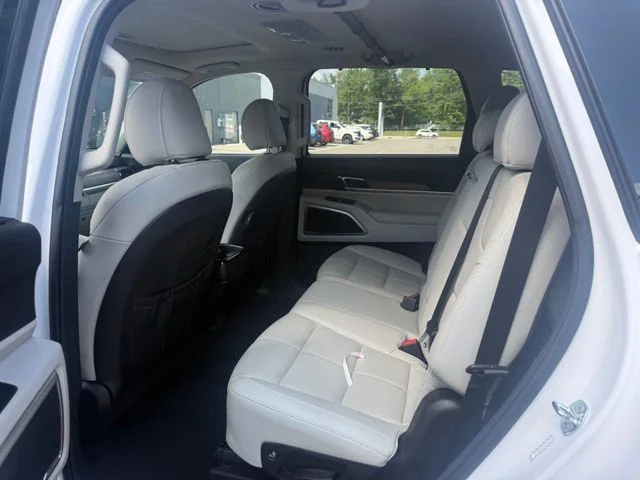 Used 2021 White Kia EX image 11