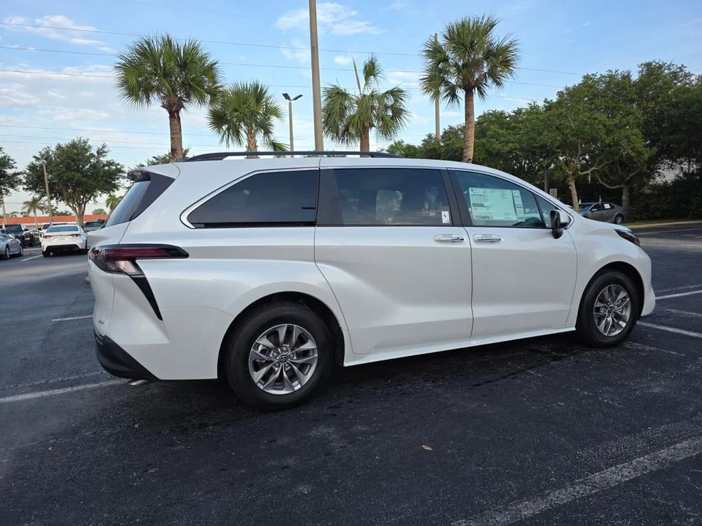New 2026 Wind Chill Pearl <sup>1</sup> Toyota  XLE image 11