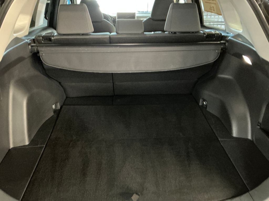 Used 2025  Toyota XLE image 26