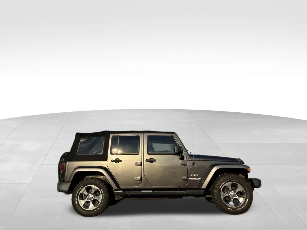 Used 2016 Gray Jeep Unlimited Sahara image 7