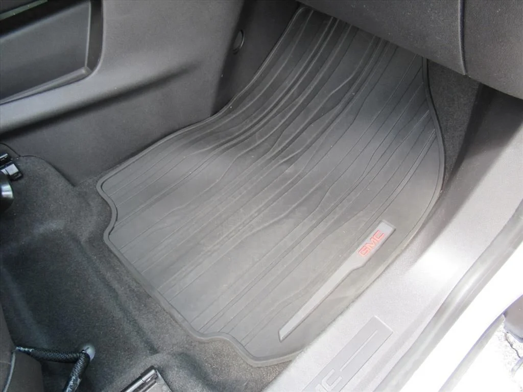 Used 2018 Silver GMC SLE image 28