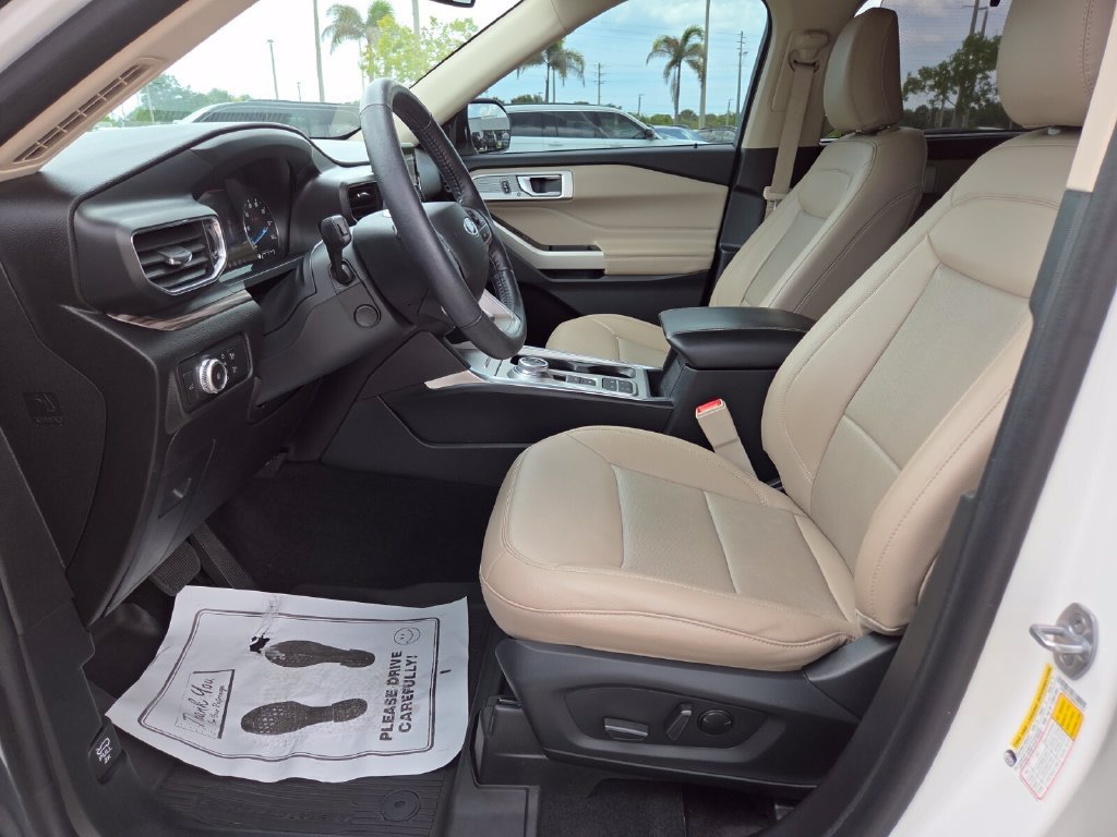 Used 2021 White Metallic Ford Limited image 30